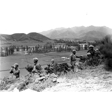 SC 348665 - Gen. Bradley, Assist. Div. Com and his staff observing the attack on Hill 201 by the 9th Inf. Regt. 18 September, 1950. photo