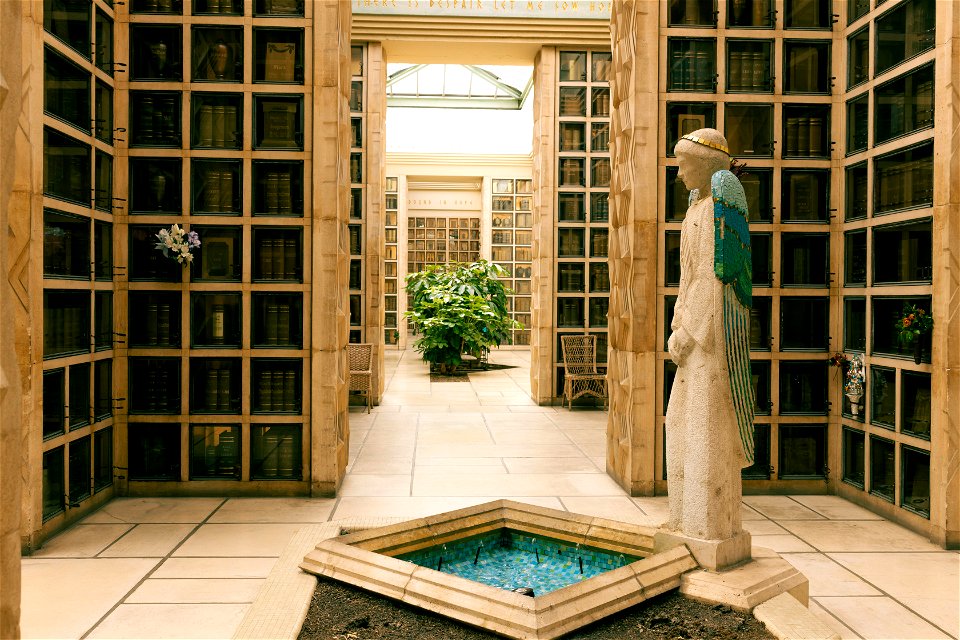 Angel and fountain in the mausoleum