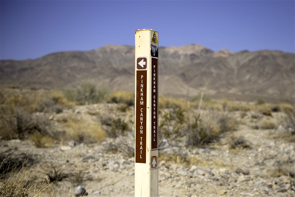 Pinkham Canyon Road sign