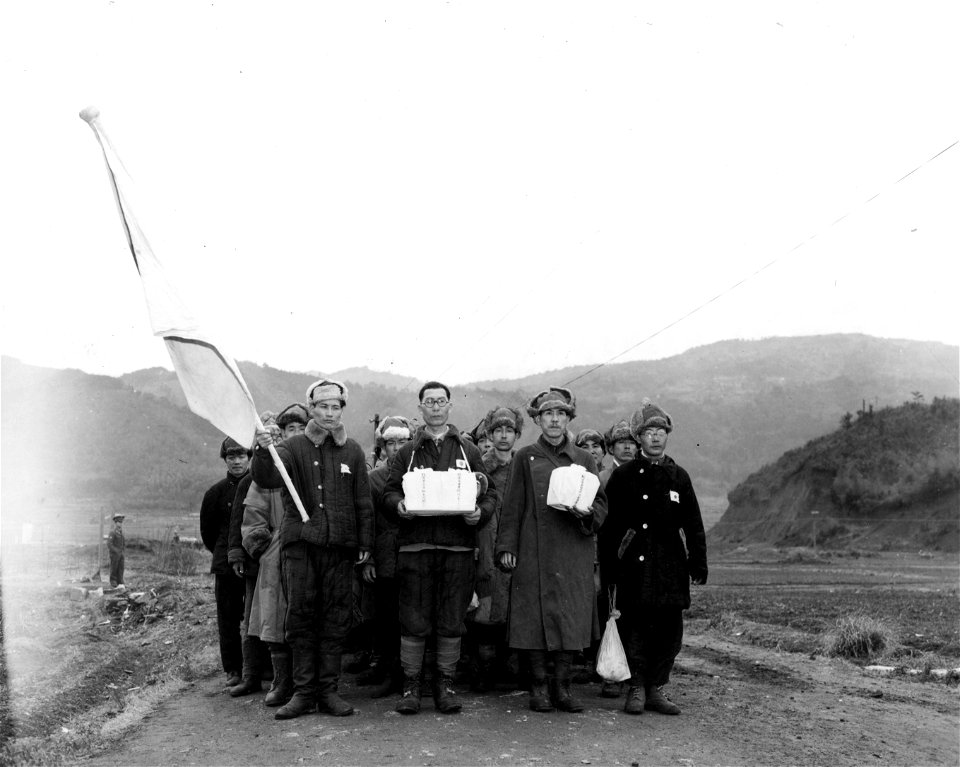 SC 337414 - Japanese repatriates prepare to start a new life as free citizens in a new Japan.