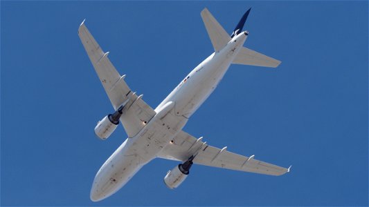 Airbus A319-114-D-AILT Lufthansa (Star Alliance Livery) from Marseille (7400 ft.)