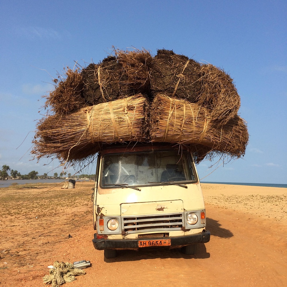 Transport straws minibus