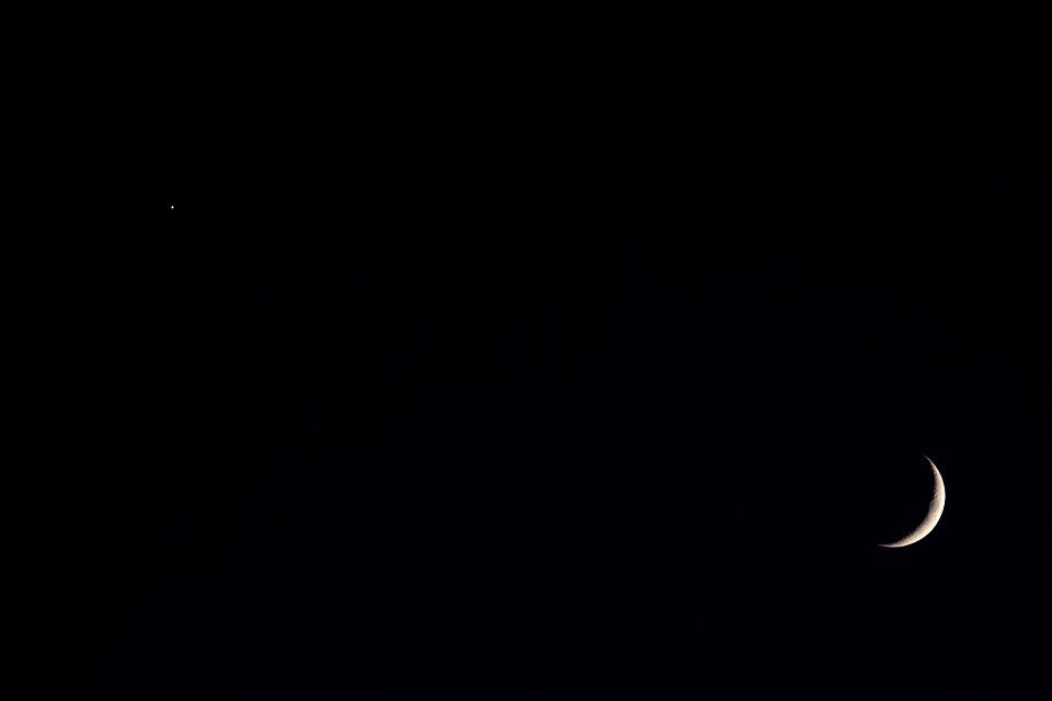 Day 311 - Venus and the Waxing Crescent Moon on 11-7-21.