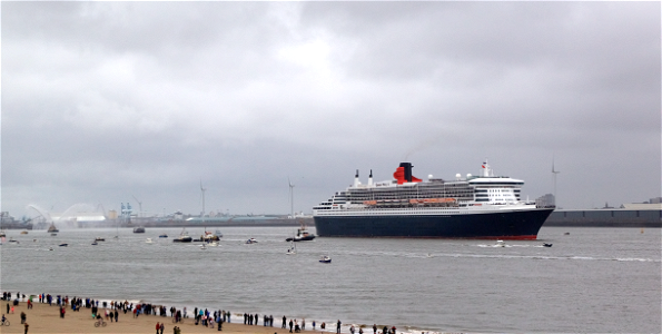 RMS Queen Mary 2 Liverpool photo