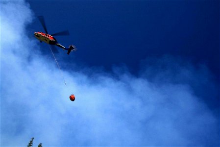 helo-bucket-williams-creek-fire-4jpg_49385729617_o photo