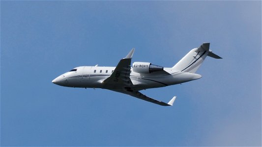 Bombardier CL-600-2B16 Challenger 605 EJ-ROXY Acass Ireland from Munich (3800 ft.)