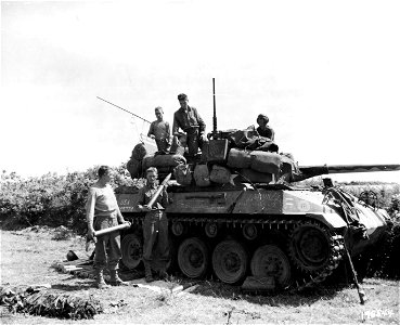 SC 195544 - Loading shells onto a tank destroyer just outside Brest, France, are, left to right: photo