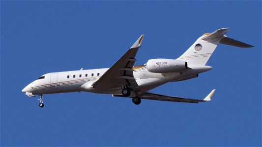 Bombardier BD-700-1A11 Global 5000 N373GG ARTOC from London (3800 ft.)