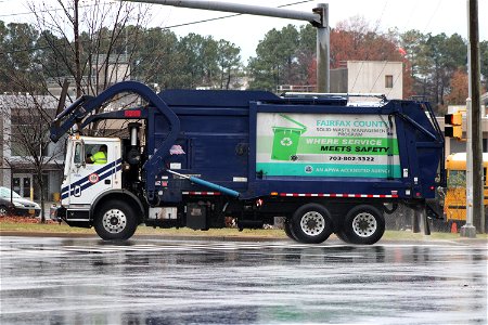 Fairfac County Truck 7195 | Mack MRU Heil Half/Pack photo