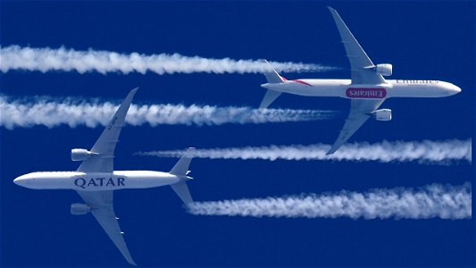 Two Boeing 777's in opposite directions: