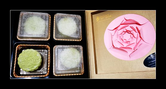 Modern mooncakes with snow skin
