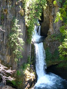 toketee-falls-verticaljpg_49364639932_o photo