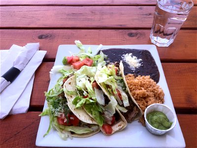 Tres Tacos photo