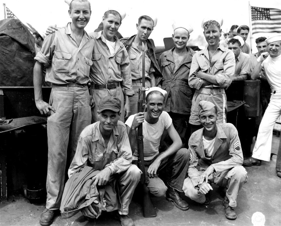 SC 211451 - Group of American POWs shown on a destroyer escort as they arrived from Formosan Japanese prison camps.