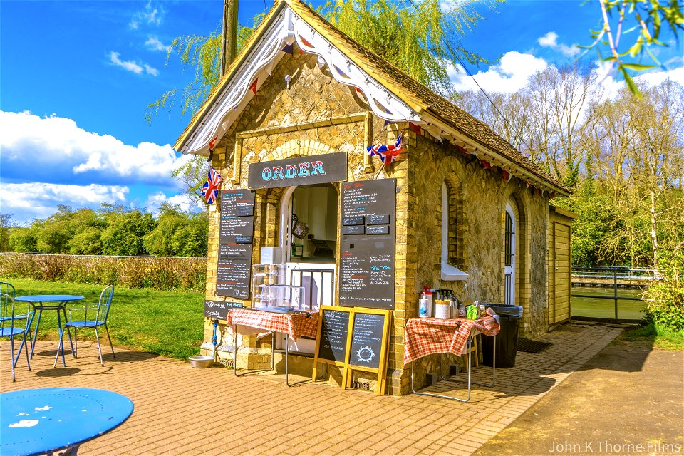 The Little Old Toll House Allington Lock. Open air restaurant.