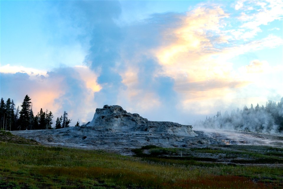 Sunrise over Castle Geyser cone