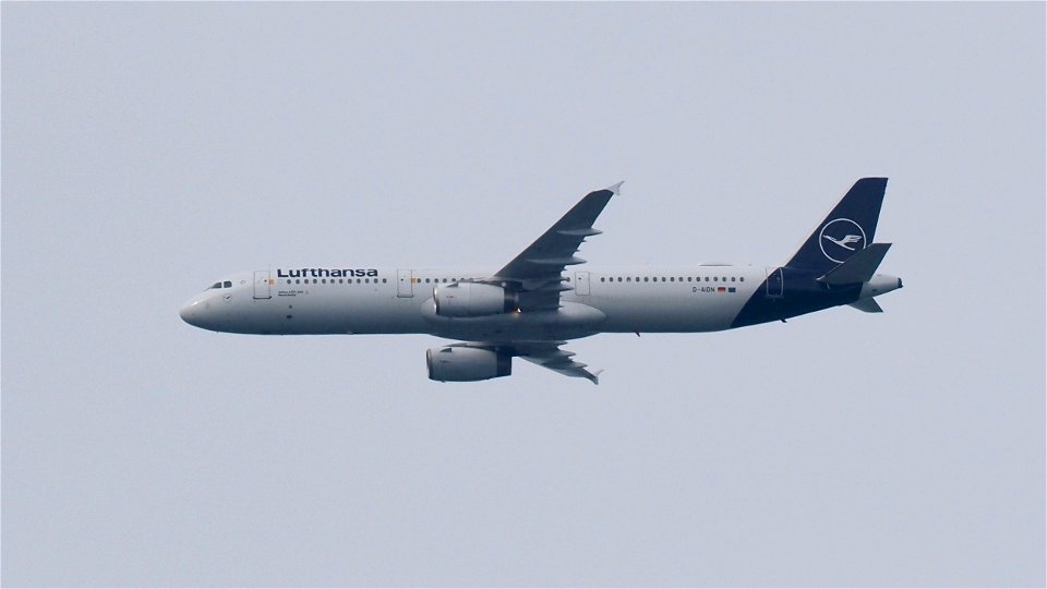 Airbus A321-231 D-AIDN Lufthansa from Malaga (8000 ft.) photo