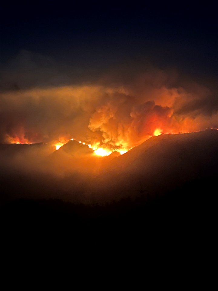 CdrCrkFire1 FromWolfMtn_USFSbyMikeWaugh 220910