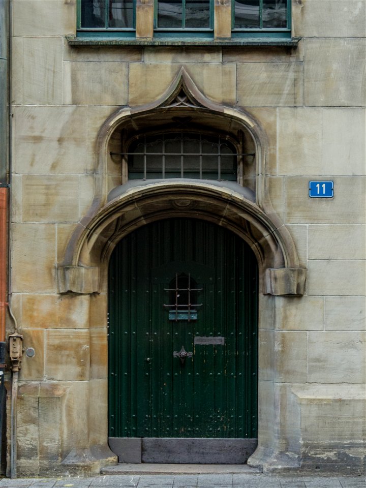 Petite porte obscure - Hôtel de guilde du Safran #1 / Kleine dunkle Tür - Zunfthaus zu Safran #1 photo