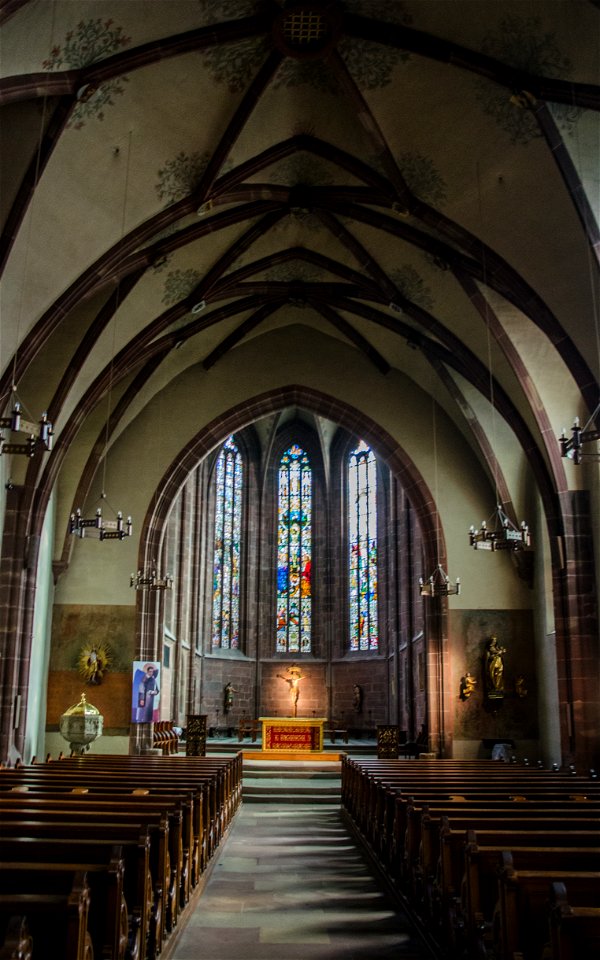 Nef de l'église Notre-Dame-de-la-Nativité