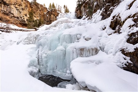 Frozen cascades of Undine Falls