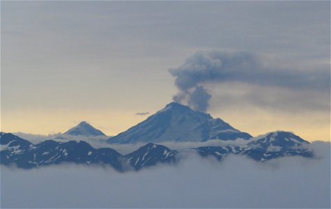 2007 eruption of Pavlof Volcano photo
