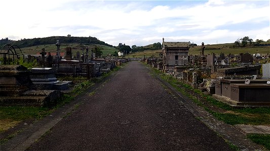 Tombes au cimetière de Riom-es-Montagne