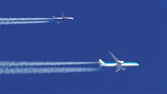 A tiny and a huge Boeing:  737-8AS 9H-QAS Ryanair - Billund to Rome (39000 ft.) & 787-10 Dreamliner PH-BKF KLM - Amsterdam to Nairobi (35000 ft.)