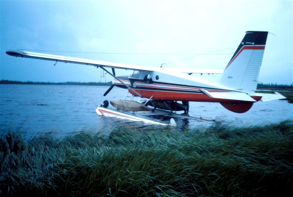 N754 with canoes strapped to floats