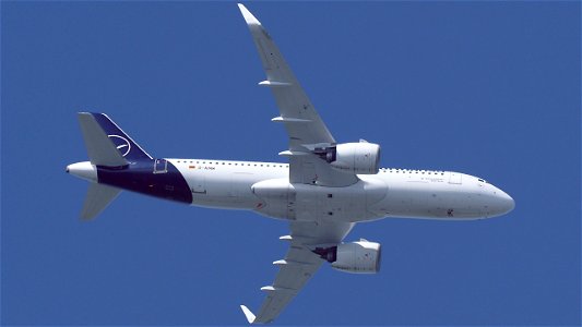 Airbus A320-271N D-AINW Lufthansa from Porto (8700 ft.)