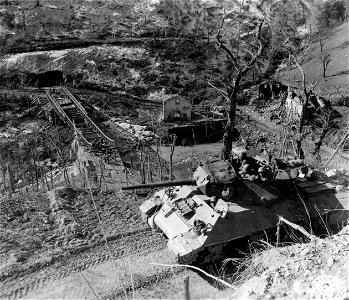 SC 329838 - Tank destroyers of the 701st Tank Destroyer Bn., mounting 3 inch guns, advance along mountain road in support of the 10th Mtn. Div., which is pushing north from Porretta toward the Po Valley. photo