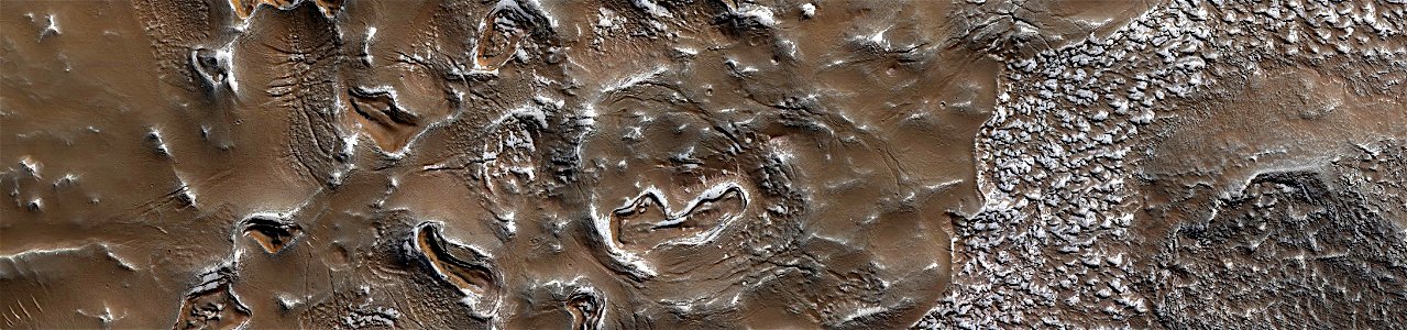 Mars - Hollows and Cracks in Claritas Fossae photo