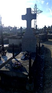 Tombe au cimetière de Provins