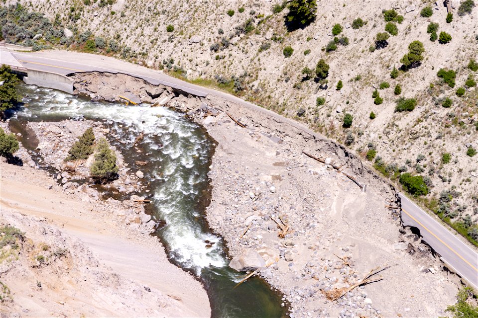 Yellowstone flood event 2022: North Entrance Road in Gardner River Canyon (4)