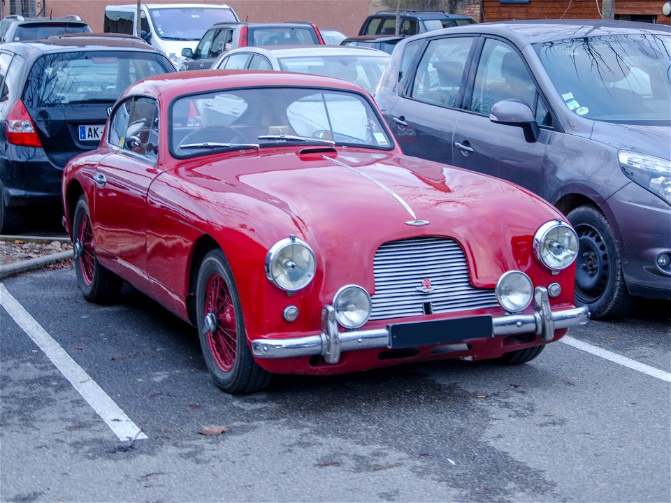 La rouge Aston Martin DB2/4 photo