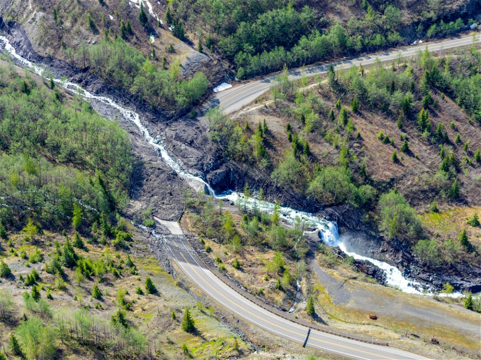 20230518_Aerial of road washout_USGS_A Mosbrucker_B0001275b