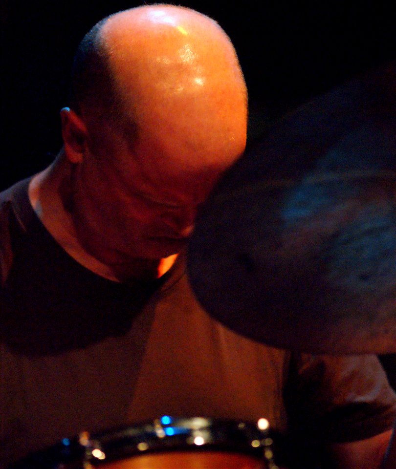 Matthew Shipp trio 1 februari 2011 BIM Amsterdam - Whit Dickey