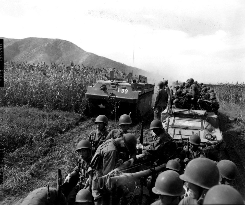 SC 348702 - Amtracs of the 1st Marine Div., carrying U.S. and ROK Marines, move to the Han River in offensive launched against the North Korean troops in that area. 20 September, 1950.