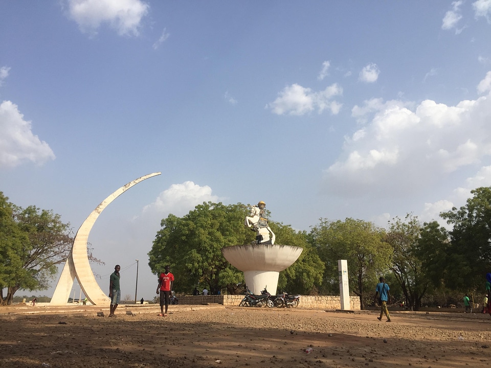 Horse statue monument