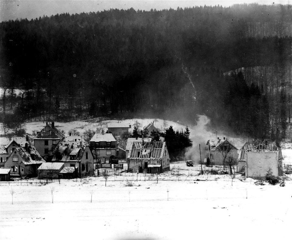 SC 199076 - Houses in the French village of Wingen are shelled by U.S. tanks in the action that took the town the second time from the Nazis.