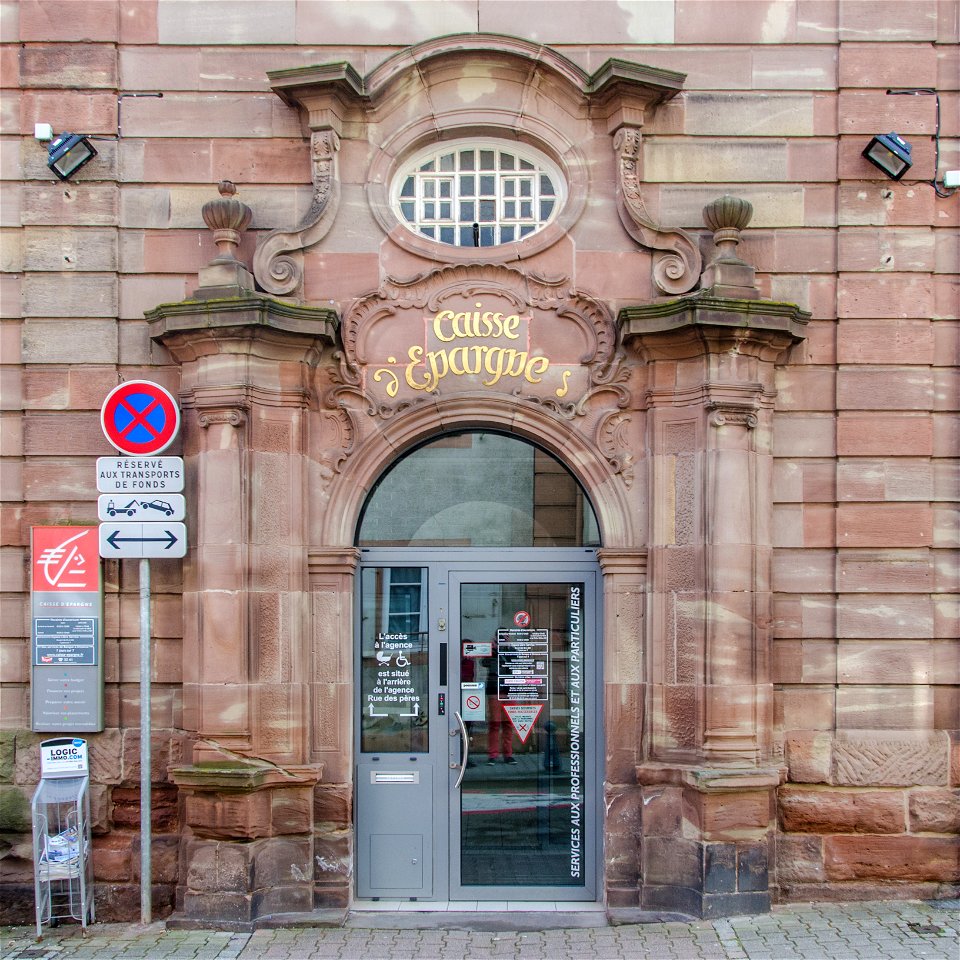 Porte néo-rococo de la Caisse d'Epargne de Saverne photo