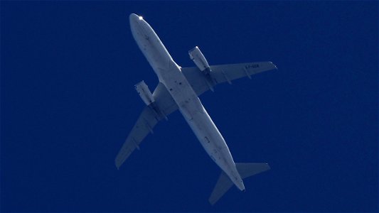 Airbus A320-232 LY-CCK Arik Air (Operated by Heston Airlines) to Gran Canaria (17100 ft.) photo