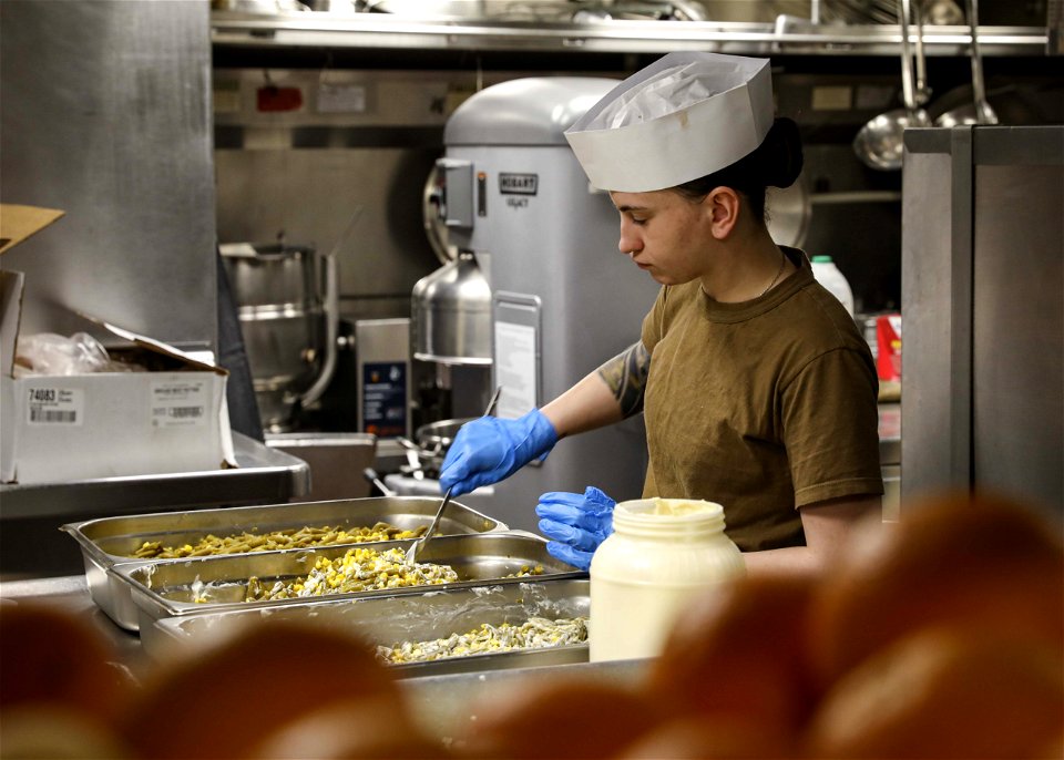 USS Porter (DDG 78) Chow Time