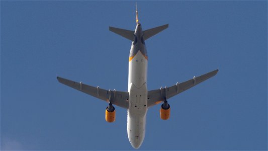 Airbus A320-212 D-AICS Condor from Palma de Mallorca (8700 ft.)