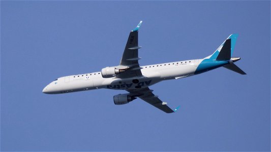 Embraer E195LR I-ADJS Air Dolomiti from Milan (7300 ft.)