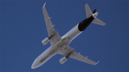 Airbus A320-214 D-AIWD Lufthansa from Porto  (11200 ft.)