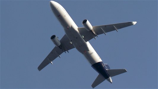 Airbus A320-214 D-AIWE Lufthansa from Olbia (8400 ft.)