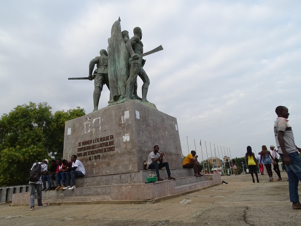 Place des martyrs monument people