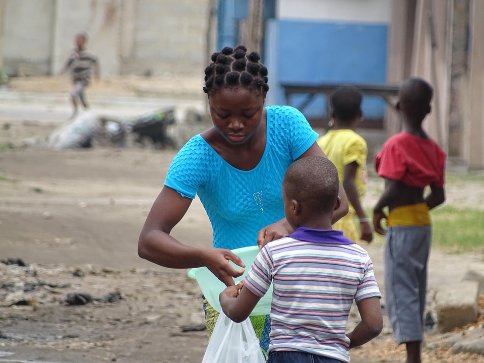 Street commerce saleswoman