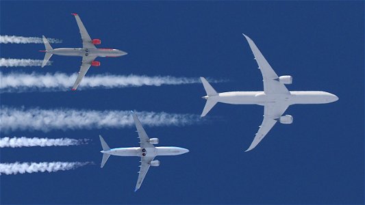 A Boeing collection heading south: